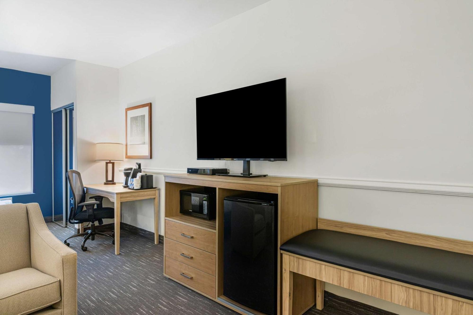 Best Western Plus Westgate Inn And Suites Leland Exterior foto